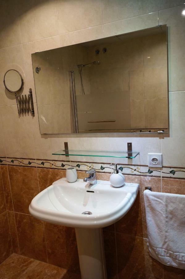 Apartamento Plaza Alfonso XII Malaga Ngoại thất bức ảnh