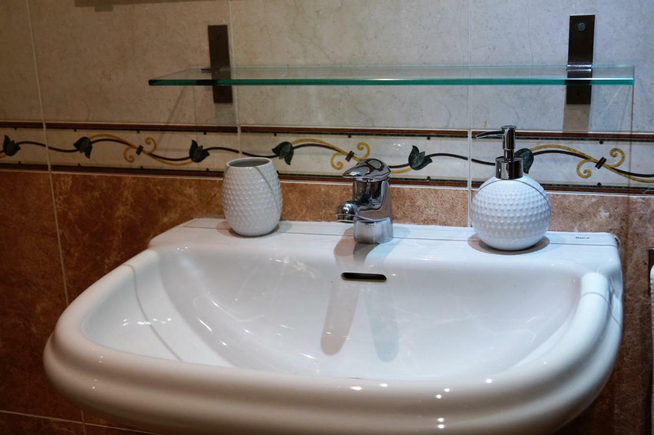 Apartamento Plaza Alfonso XII Malaga Ngoại thất bức ảnh